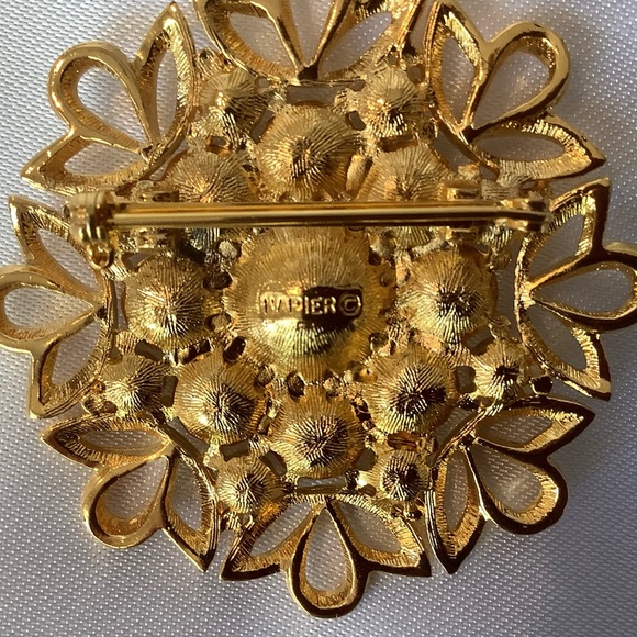 Fabulous Vintage Napier Flower Inspire Gold Tone & Rhinestone Brooch - Picture 4 of 4